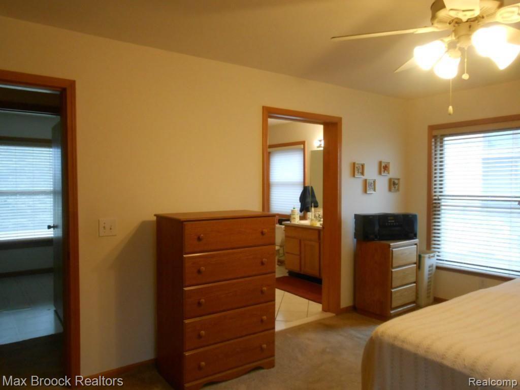 1872 East Hamlin Road Rochester Hills, MI 48307 - Photo 5 of 45