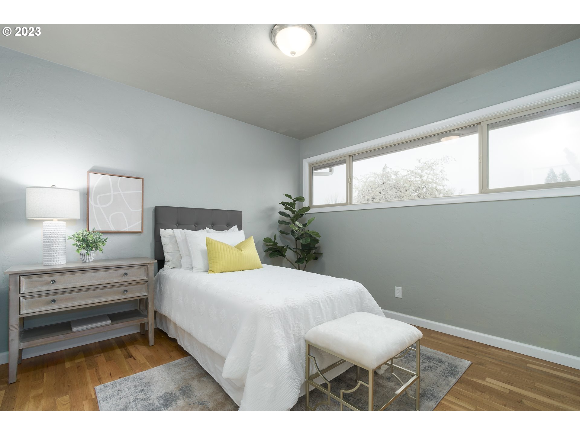 1730 Market Street Springfield, OR 97477 - Photo 20 of 43 a living room with a bed furniture and a potted plant