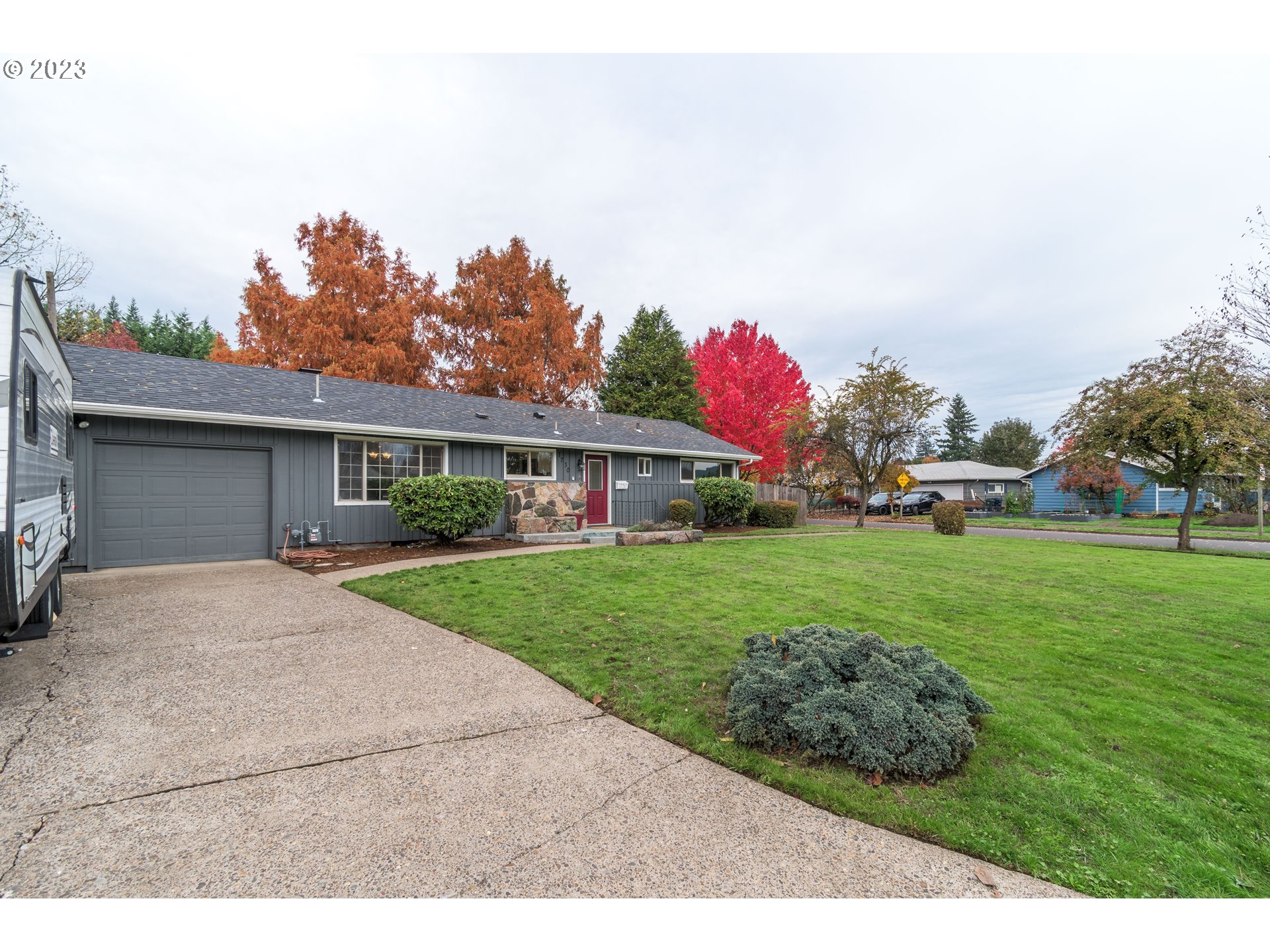 1730 Market Street Springfield, OR 97477 - Photo 37 of 43 a front view of house with yard and green space
