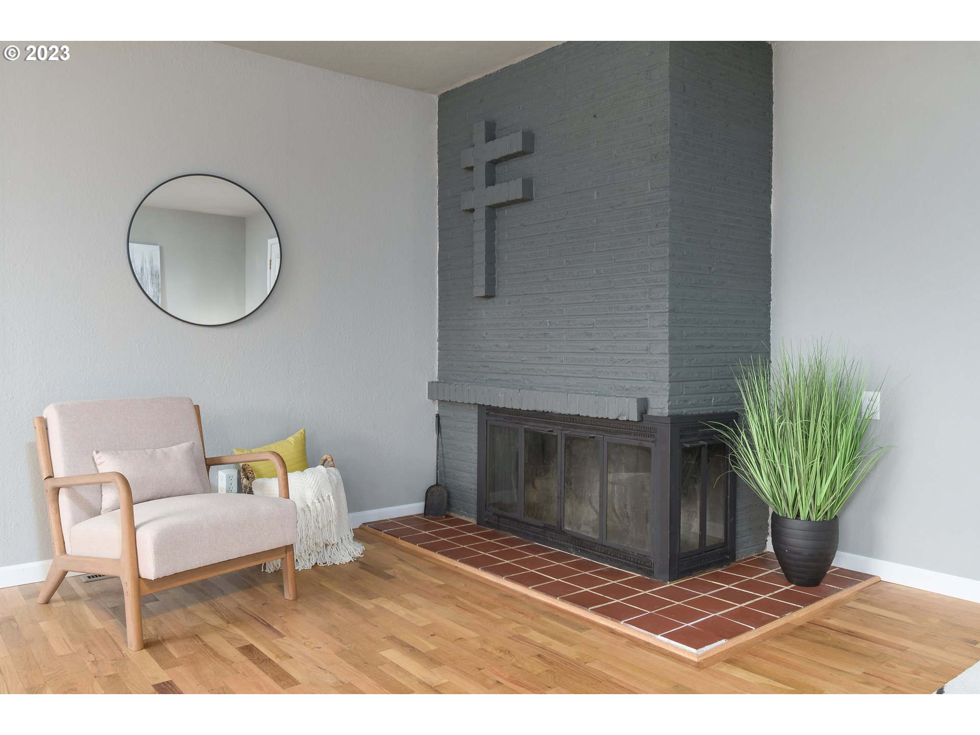 1730 Market Street Springfield, OR 97477 - Photo 6 of 43 a living room with furniture and a potted plant