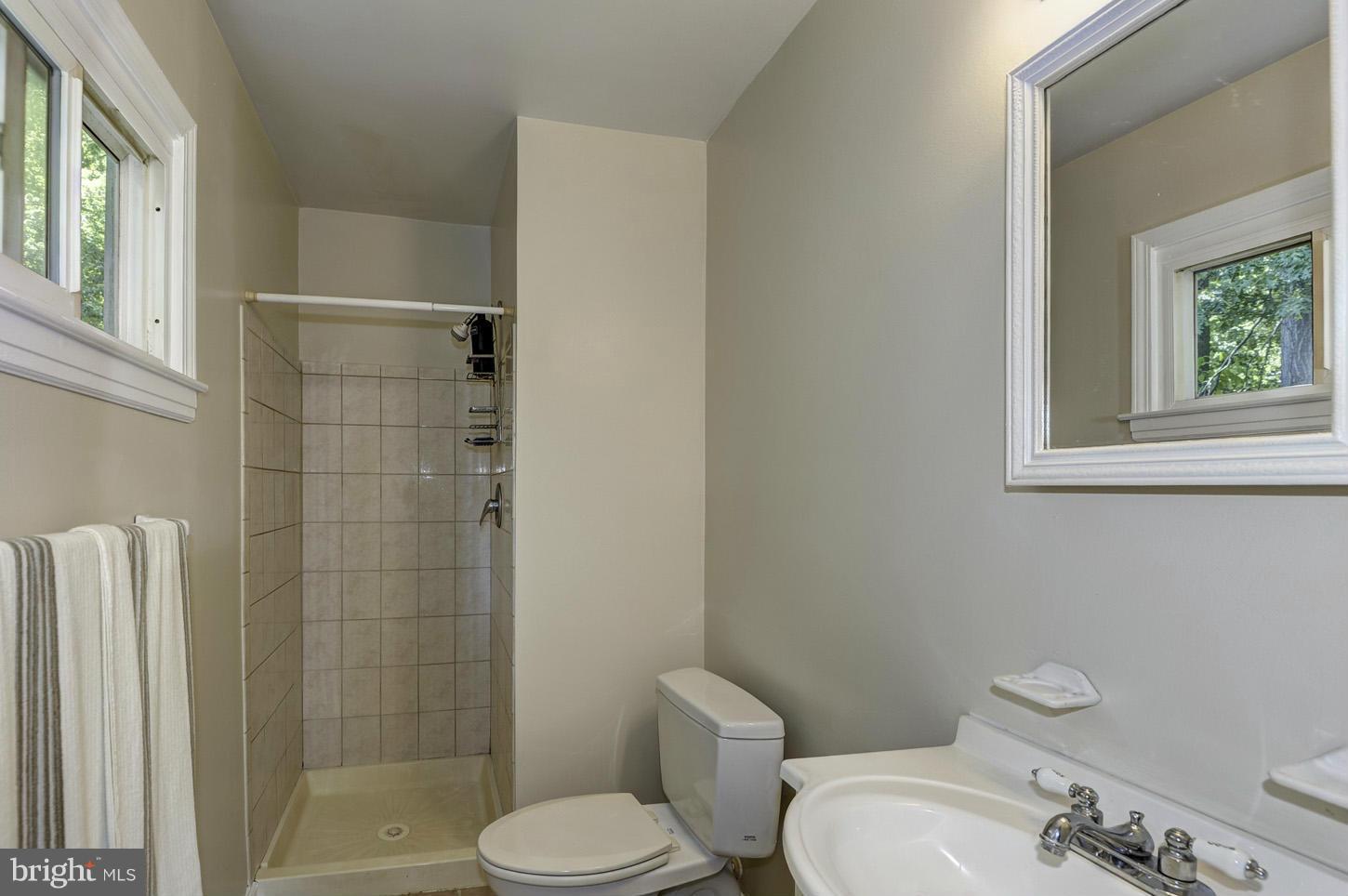 11317 Rambling Road Gaithersburg, MD 20879 - Photo 19 of 27 Bath (Master)