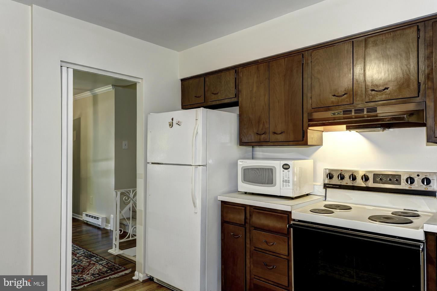 11317 Rambling Road Gaithersburg, MD 20879 - Photo 10 of 27 Kitchen