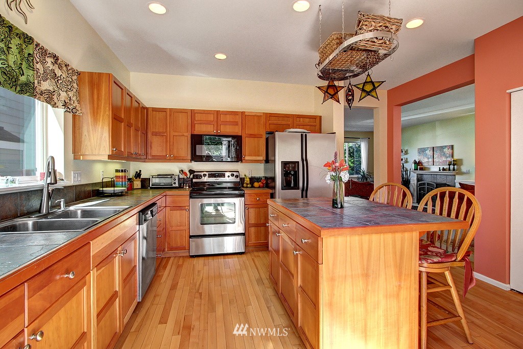 16842 164th Way Southeast Renton, WA 98058 - Photo 7 of 25 Gallery Image 7