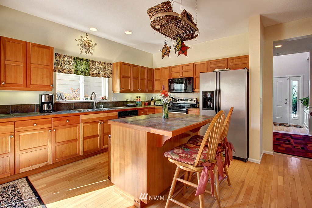 16842 164th Way Southeast Renton, WA 98058 - Photo 8 of 25 Gallery Image 8