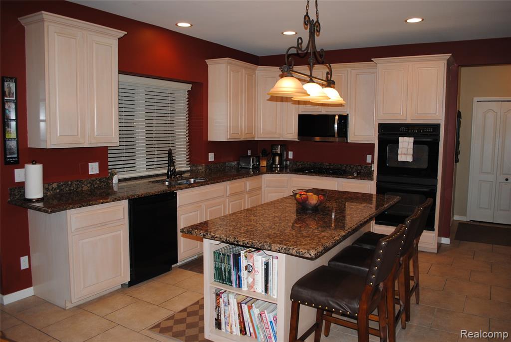 1271 Tulberry Circle Rochester, MI 48306 - Photo 28 of 66 Gallery Image 28