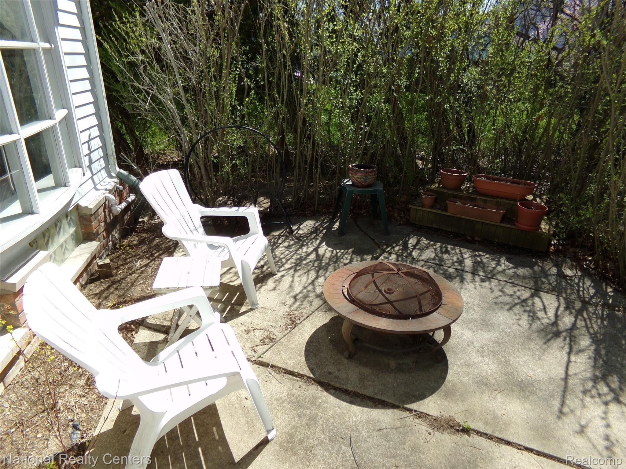 914 Darwin Pl Drive Rochester, MI 48307 - Photo 13 of 20 Patio-ideal for s'mores-perfect for a hot tub-wiring set up for it.JPG