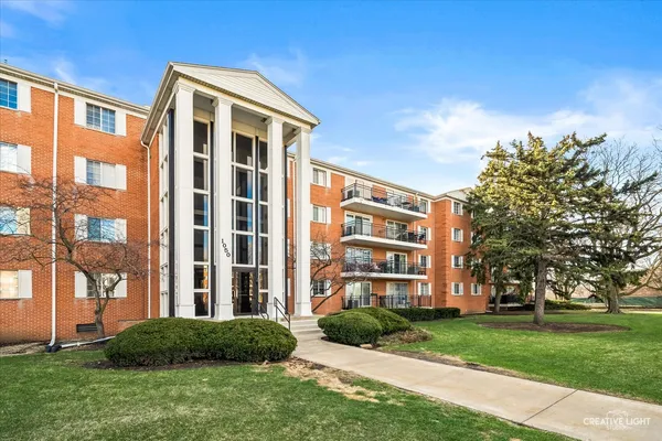 $170,000 | 1050 North Farnsworth Avenue, Unit 403, Aurora, IL 60505