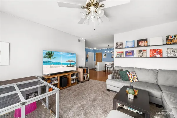 $170,000 | 1050 North Farnsworth Avenue, Unit 403, Aurora, IL 60505