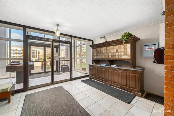 $170,000 | 1050 North Farnsworth Avenue, Unit 403, Aurora, IL 60505