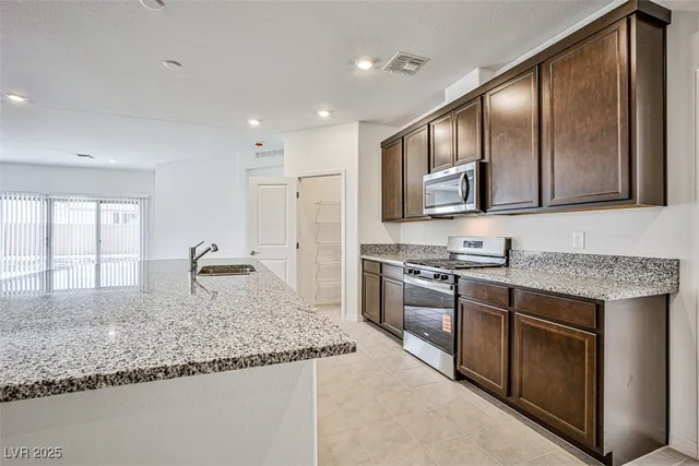 $3,000 | 7428 Legacy Pt Street, Las Vegas, NV 89113