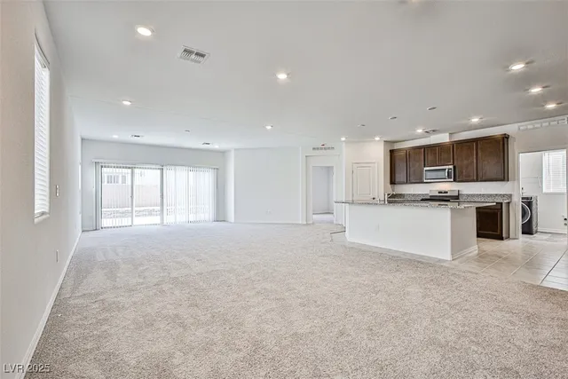 $3,000 | 7428 Legacy Pt Street, Las Vegas, NV 89113