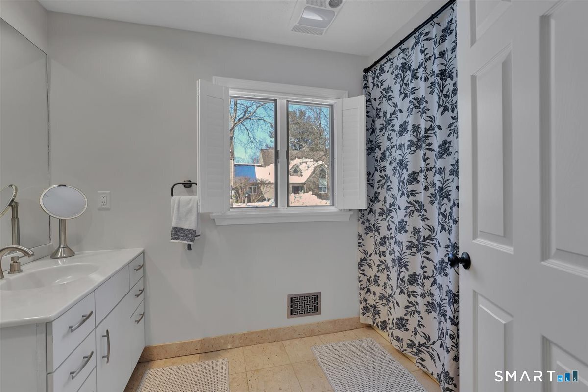 41 Timberwood Road, Unit 41 West Hartford, CT 06117 - Photo 30 of 33