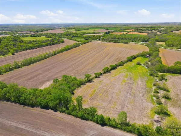 $485,000 | 5 231st Street, Easton, KS 66020