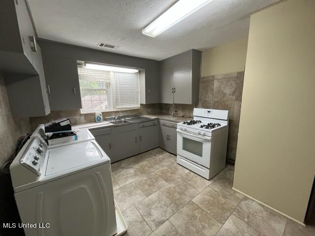 1721 Lyncrest Avenue Jackson, MS 39202 - Photo 4 of 9 IMG_2911