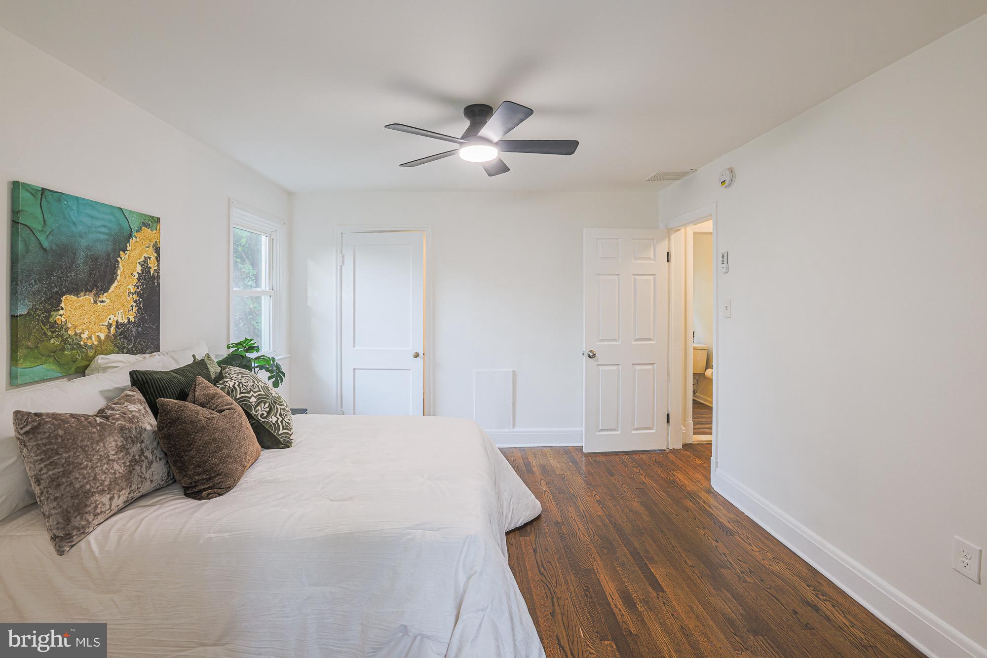 410 Kingston Road Baltimore, MD 21229 - Photo 24 of 56 2nd Floor - Spacious 2nd bdrm - gorgeous wood flrs