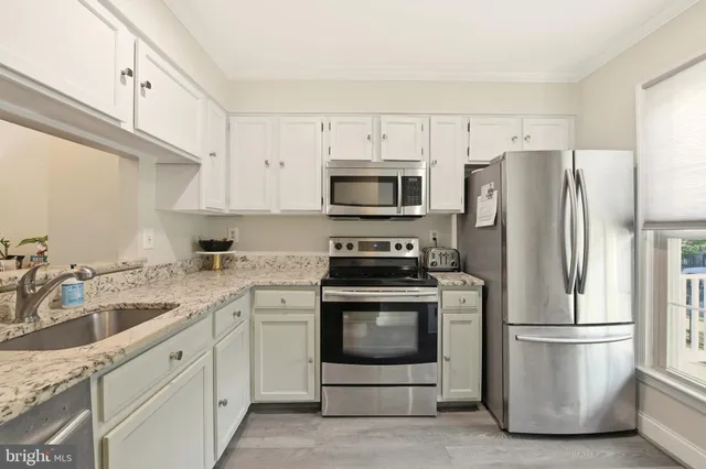 $2,900 | 2964 Kings Station Court, Alexandria, VA 22306