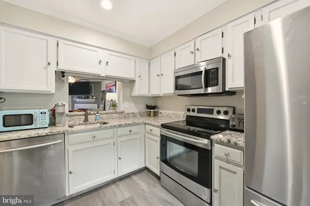 $2,900 | 2964 Kings Station Court, Alexandria, VA 22306