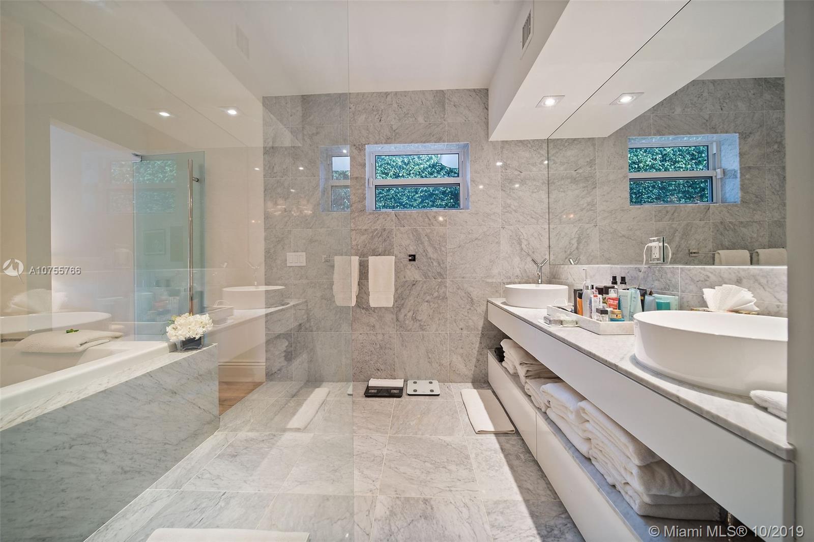 1670 Cleveland Road Miami Beach, FL 33141 - Photo 12 of 53