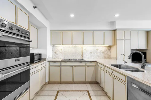 $2,290,000 | 1500 South Ocean Boulevard, Unit 804, Boca Raton, FL 33432