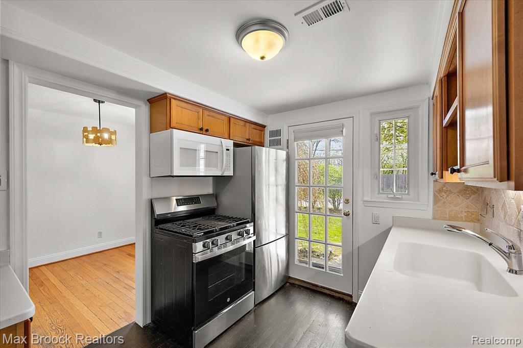 1652 Graefield Road Birmingham, MI 48009 - Photo 13 of 35
