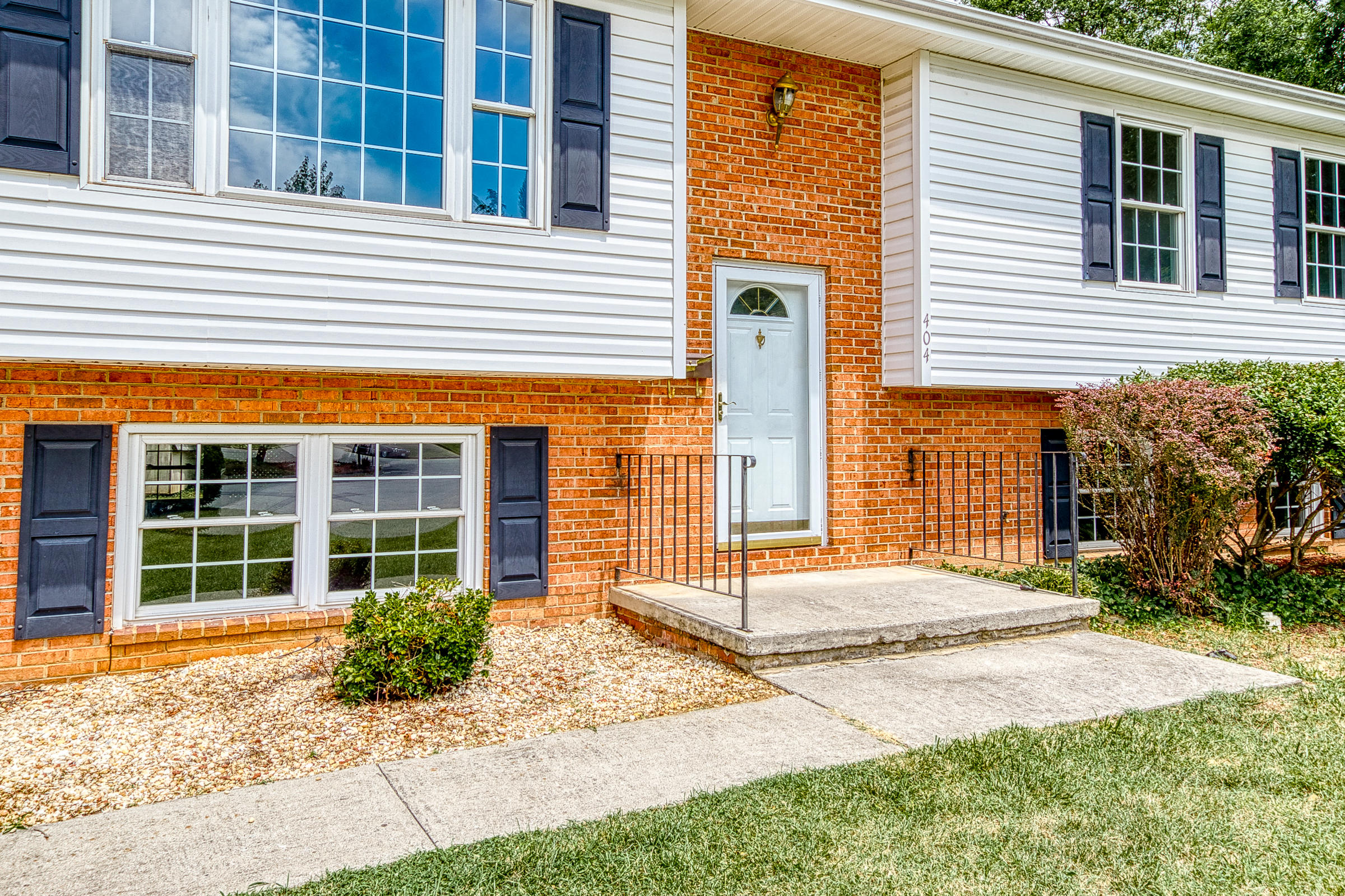 404 Highfield Road Salem, VA 24153 - Photo 5 of 45 404-Highfield-Rd-Salem-15 - Copy