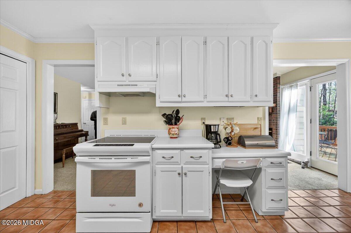 138 Rivoli Oaks Circle Macon, GA 31210 - Photo 20 of 27 Built In desk