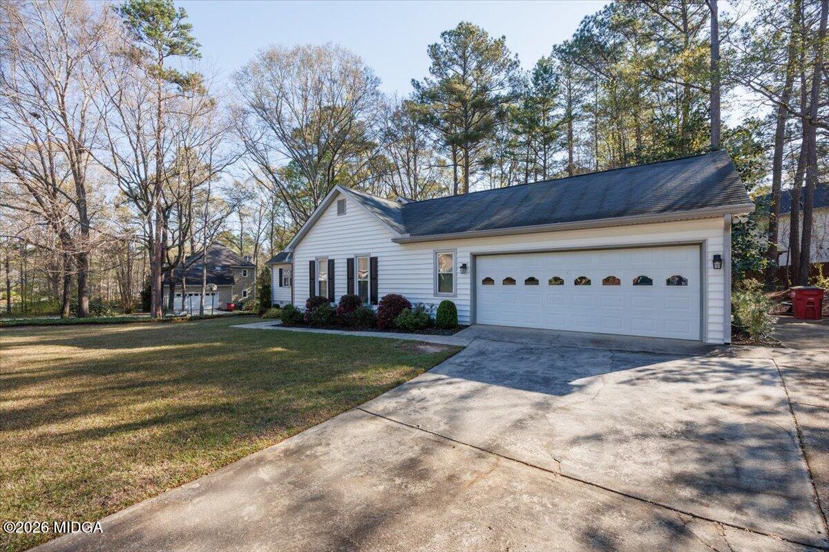 138 Rivoli Oaks Circle Macon, GA 31210 - Photo 2 of 27 Two Car Garage