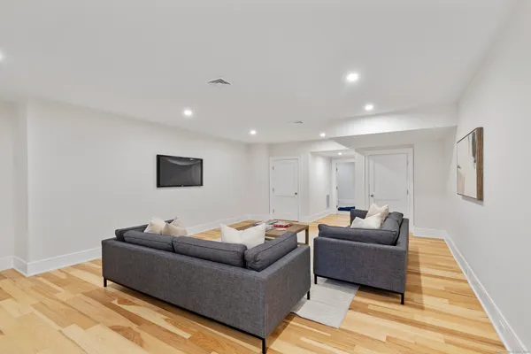 $4,400,000 | 32 Webb Road, Westport, CT 06880