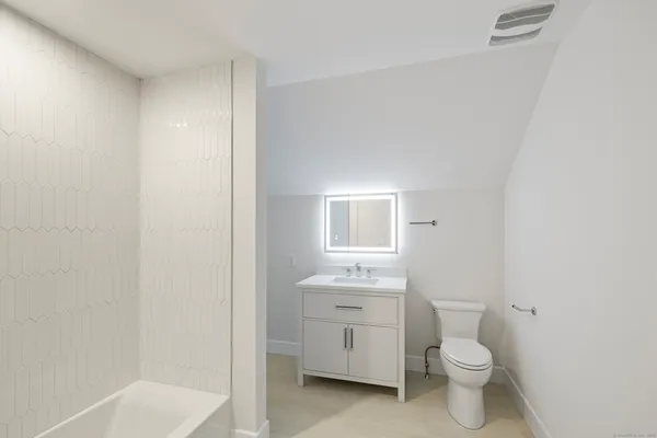 $4,400,000 | 32 Webb Road, Westport, CT 06880