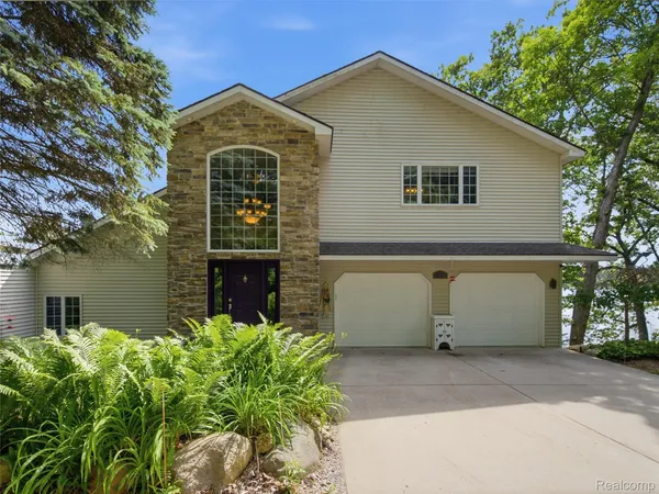 $499,999 | 14478 Bouchner Drive, Linden, MI 48451