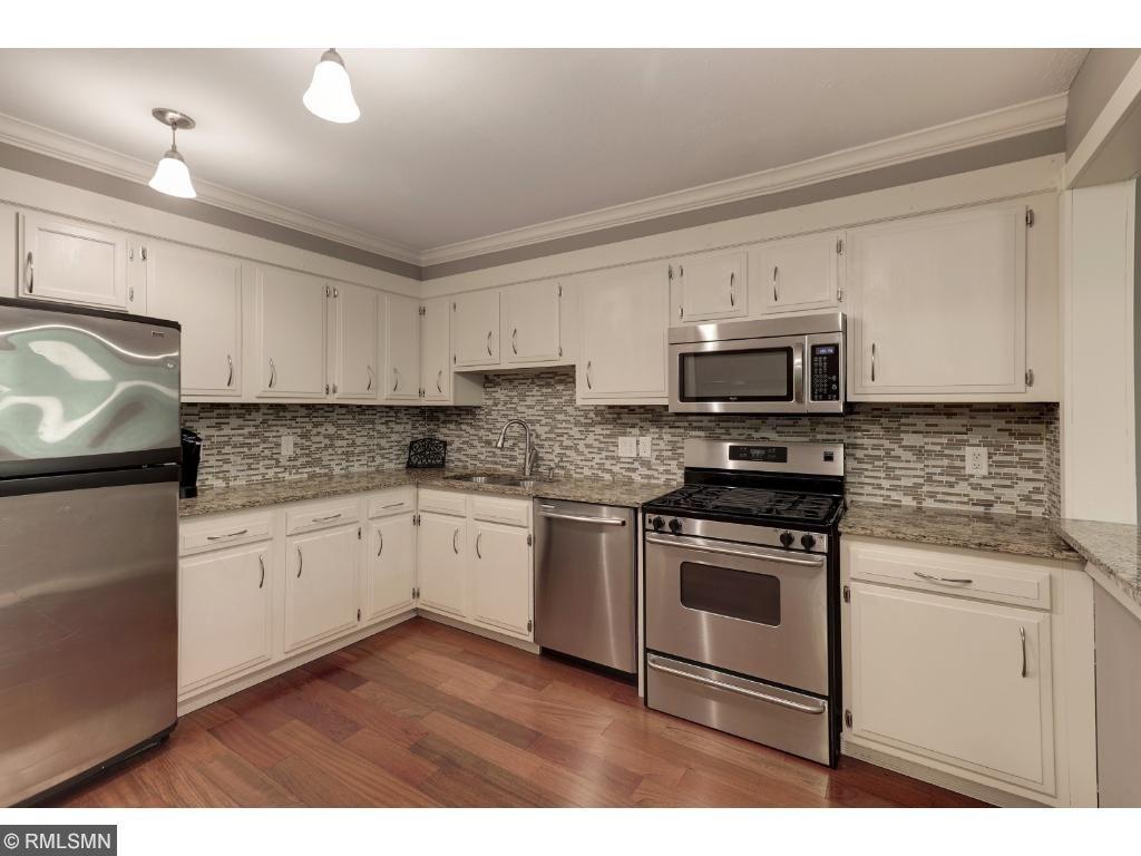 8940 Neill Lake Road, Unit E Eden Prairie, MN 55347 - Photo 8 of 24 Gallery Image 8