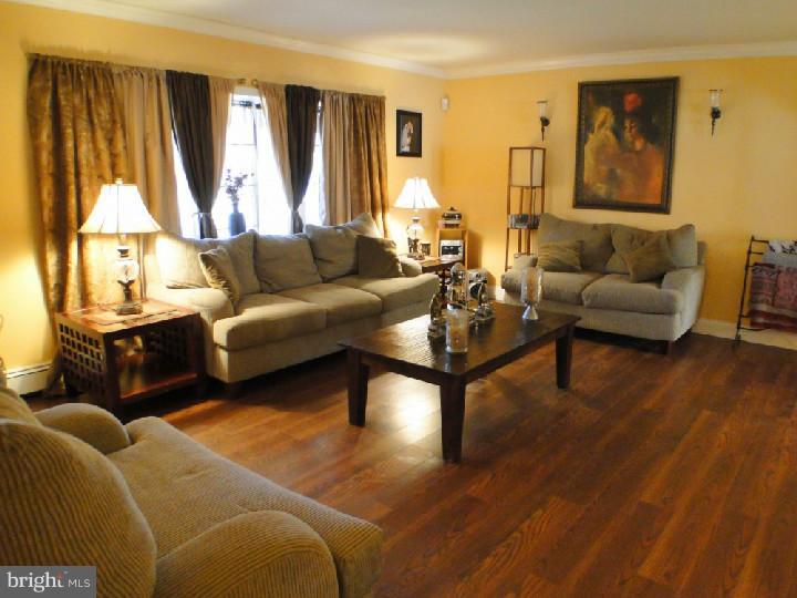 81 Cobalt Cross Road Levittown, PA 19057 - Photo 3 of 25 Gallery Image 3