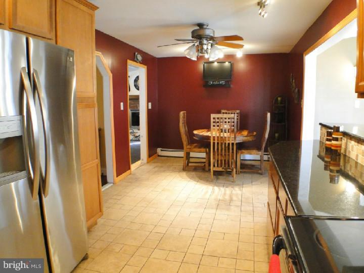 81 Cobalt Cross Road Levittown, PA 19057 - Photo 8 of 25 Gallery Image 8