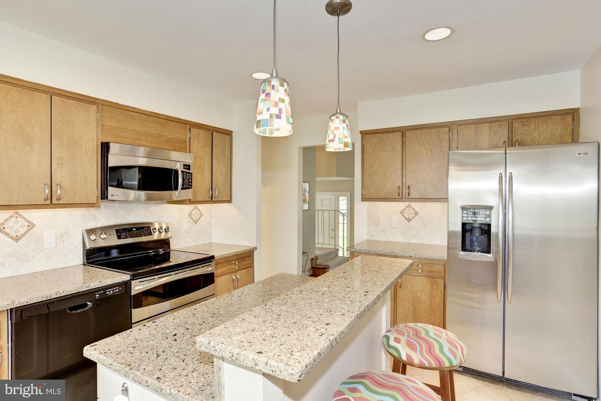 6007 Roxbury Avenue Springfield, VA 22152 - Photo 12 of 30 Custom lighting, newer appliances