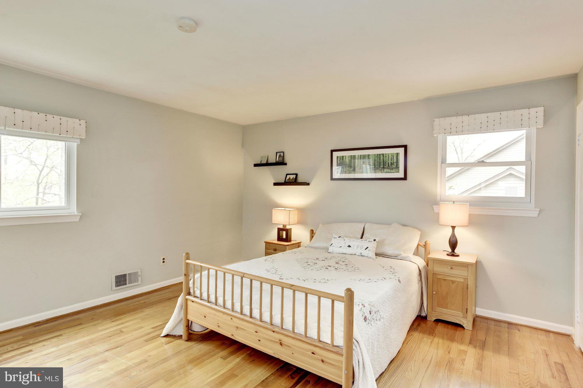 6007 Roxbury Avenue Springfield, VA 22152 - Photo 18 of 30 Expansive master bedroom suite