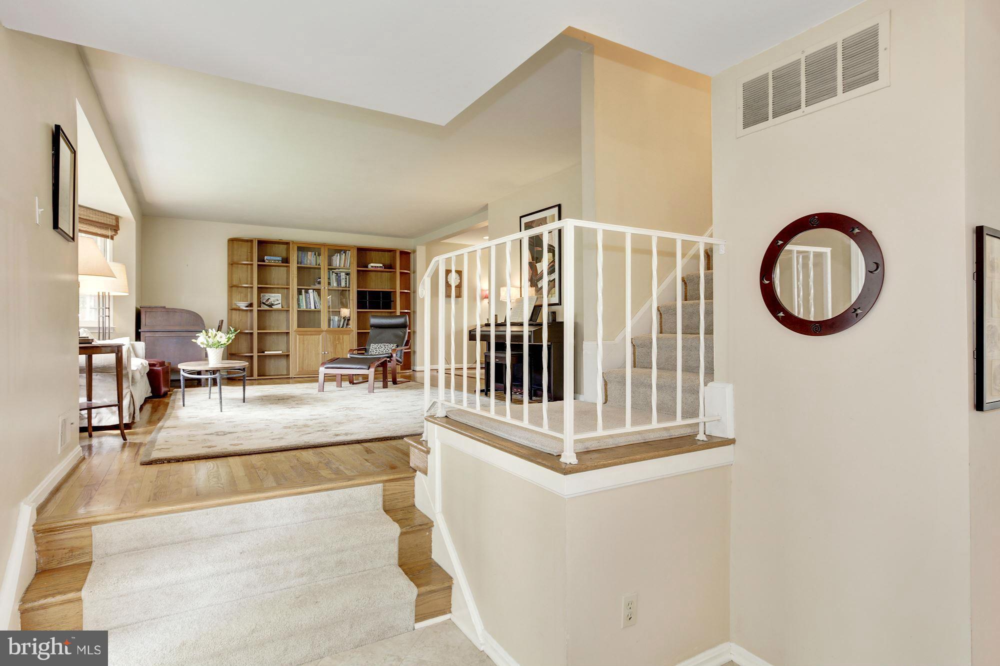 6007 Roxbury Avenue Springfield, VA 22152 - Photo 3 of 30 Grand entry foyer with steps to formal living room