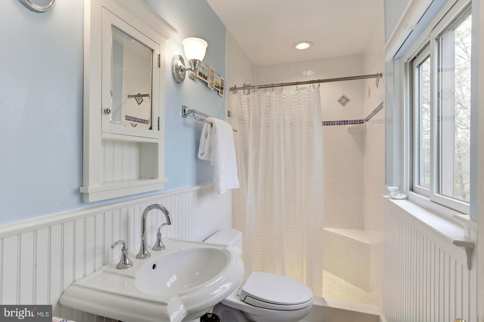 6007 Roxbury Avenue Springfield, VA 22152 - Photo 21 of 30 Upgraded master bath with custom tile work