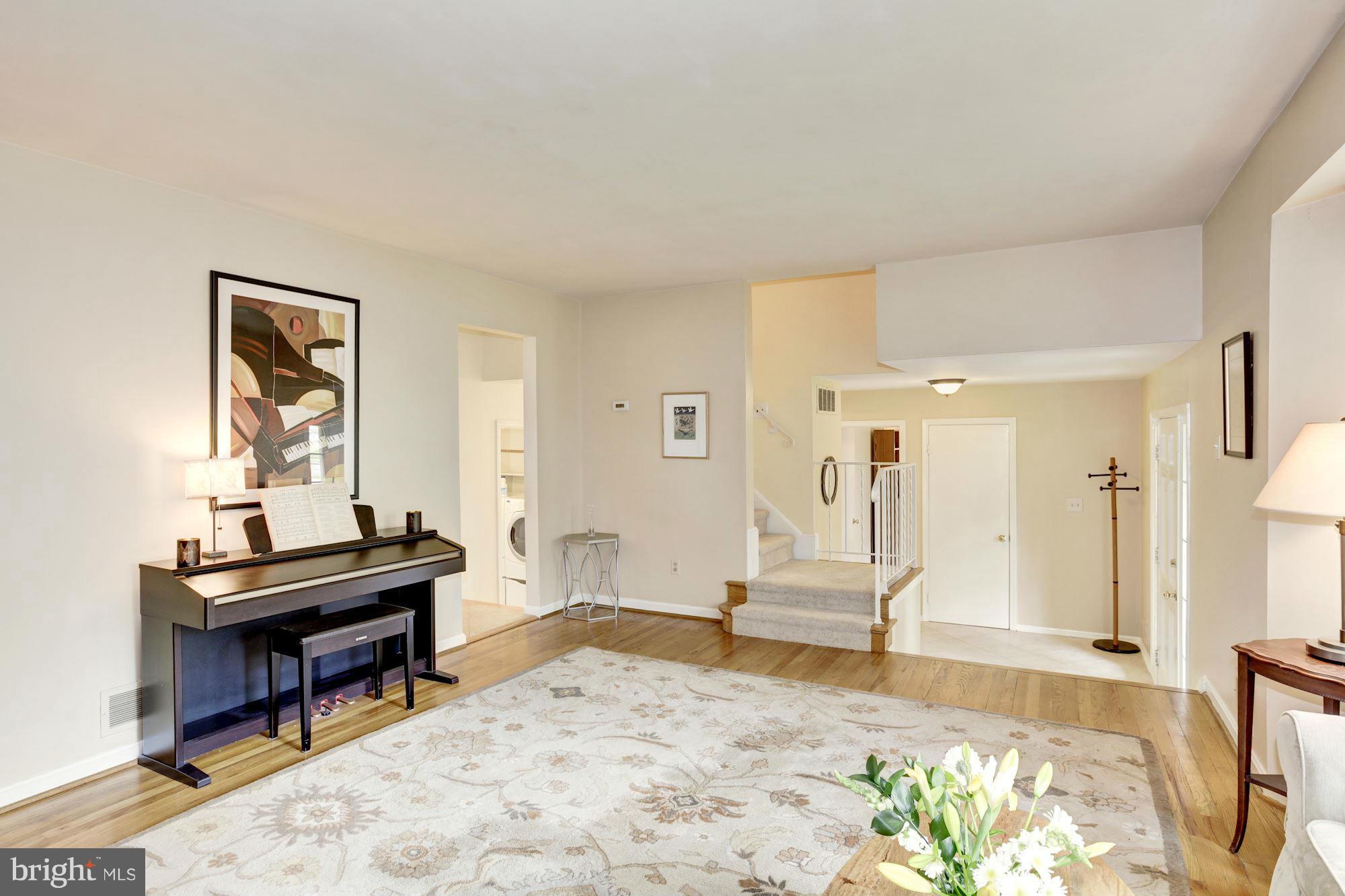 6007 Roxbury Avenue Springfield, VA 22152 - Photo 5 of 30 Generous sized living room with bay window
