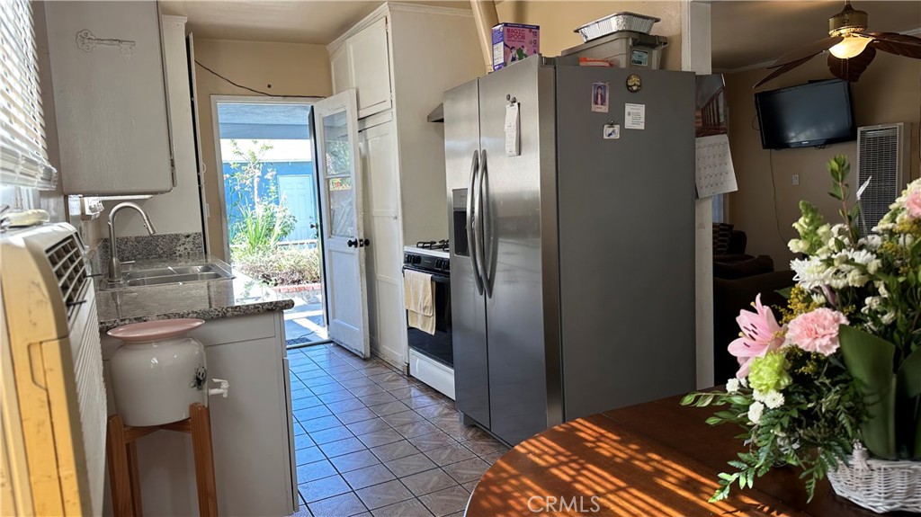 19400 Scroll Street Reseda, CA 91335 - Photo 6 of 22