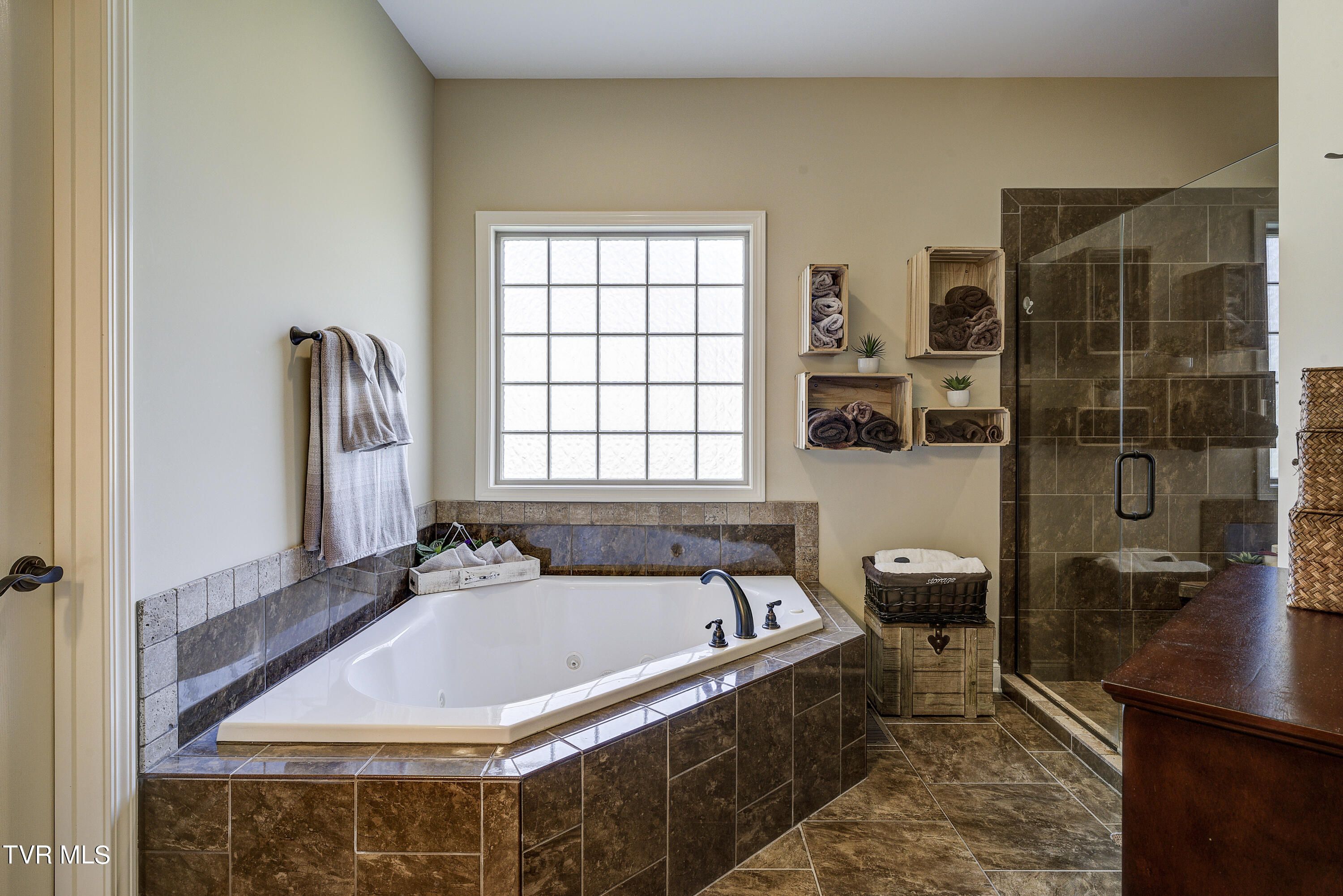 720 Hales Chapel Road Gray, TN 37615 - Photo 47 of 79 Master jetted tub