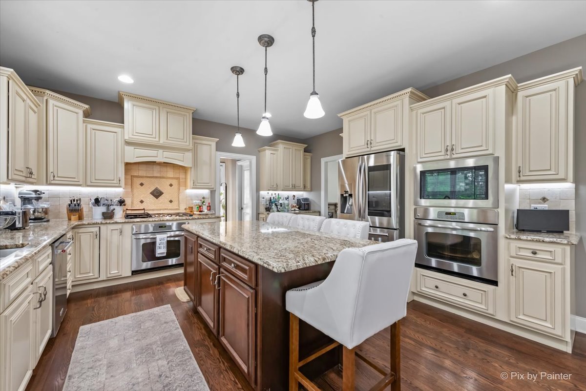 5 Walnut Ridge Court Cary, IL 60013 - Photo 8 of 39 Gallery Image 8