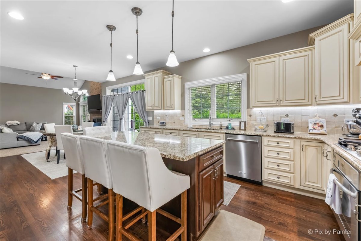 5 Walnut Ridge Court Cary, IL 60013 - Photo 10 of 39 Gallery Image 10