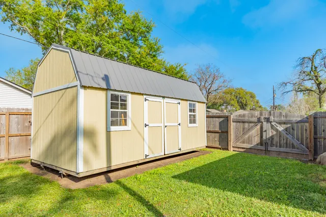 $365,000 | 52 South Bachelor Button Street, Lake Jackson, TX 77566