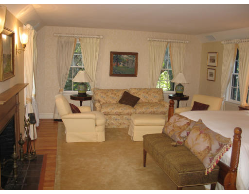 48 Green Hill Road Brookline, MA 02445 - Photo 12 of 17 Gallery Image 12