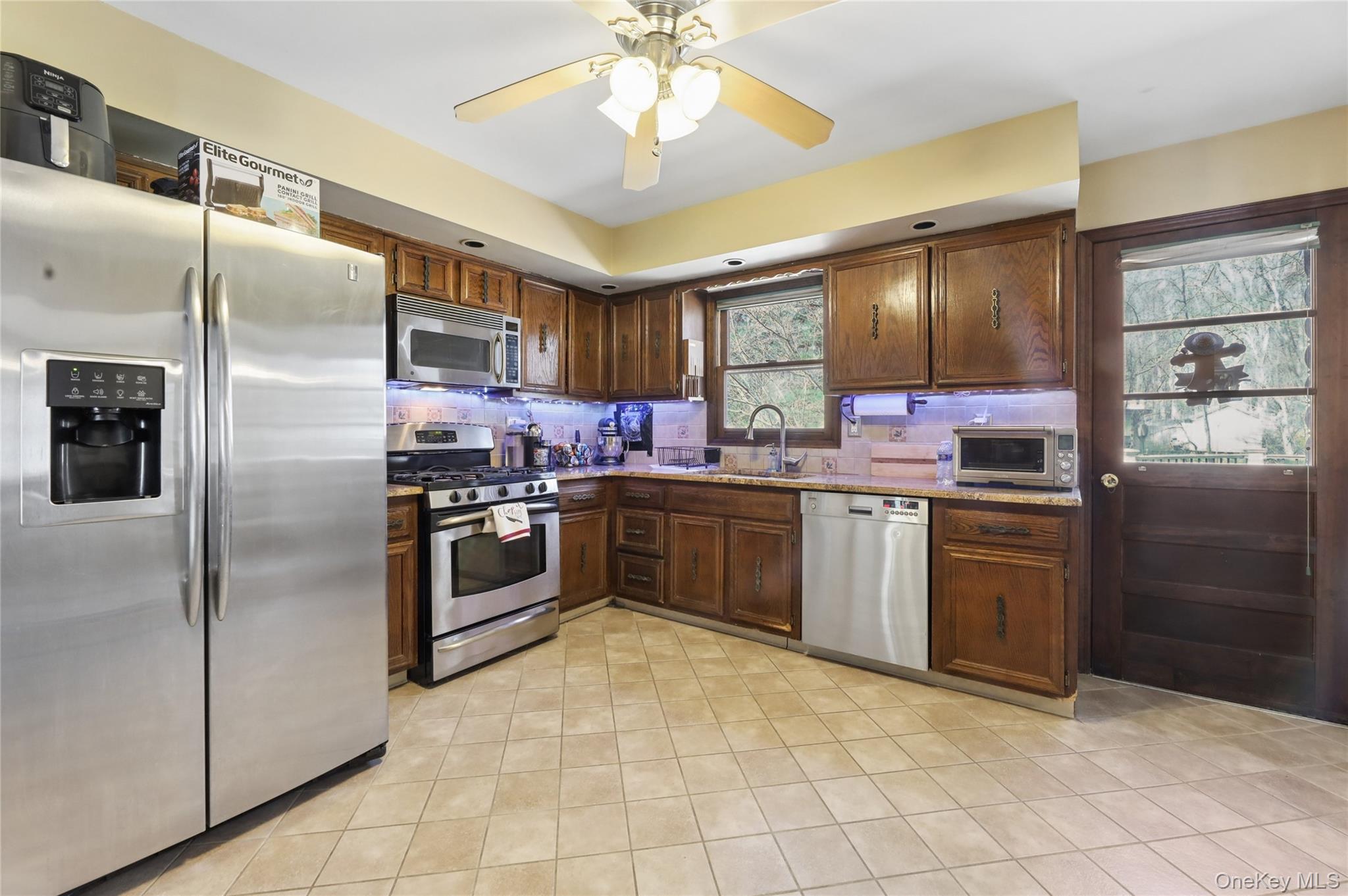 635 South Pascack Road Chestnut Ridge, NY 10977 - Photo 2 of 40 Beautiful, open kitchen with stainless steel appliances