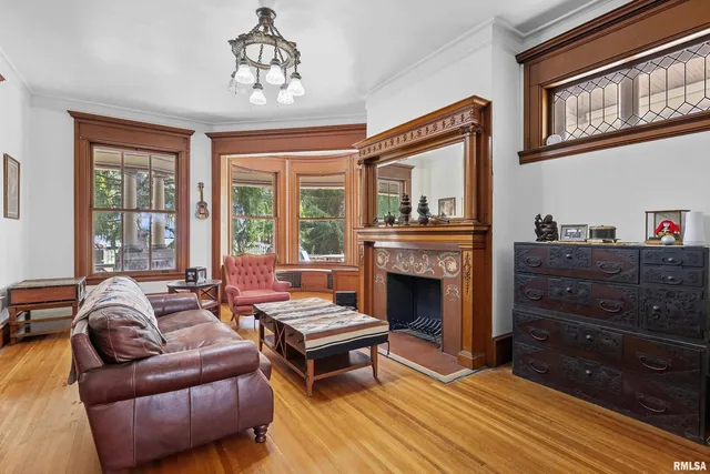 $360,000 | 1102 College Avenue, Davenport, IA 52803