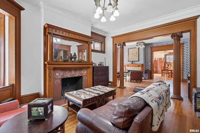 $360,000 | 1102 College Avenue, Davenport, IA 52803