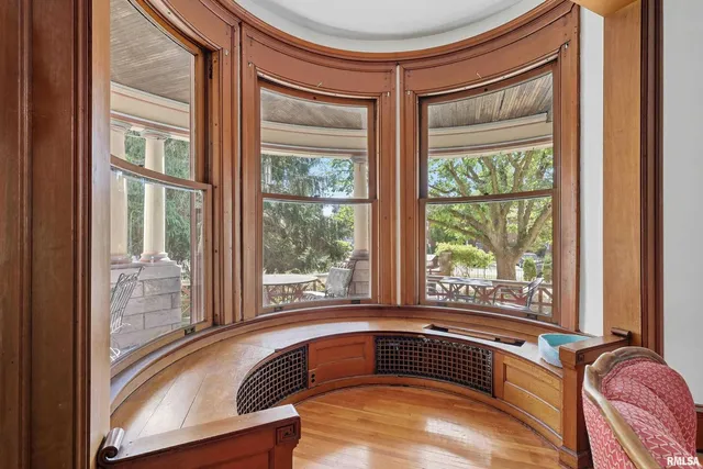 $360,000 | 1102 College Avenue, Davenport, IA 52803