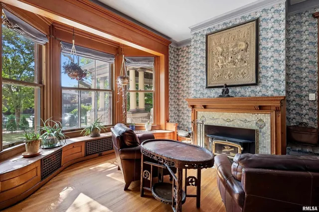 $360,000 | 1102 College Avenue, Davenport, IA 52803