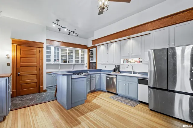 $360,000 | 1102 College Avenue, Davenport, IA 52803